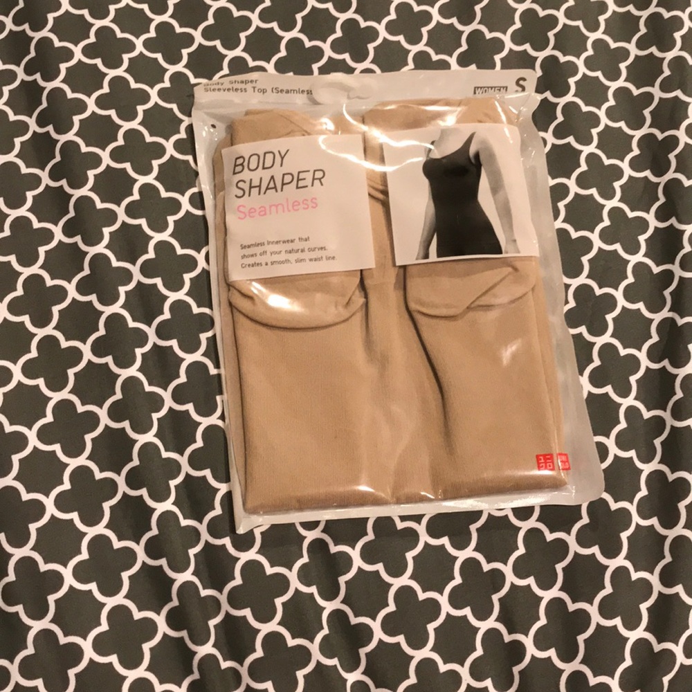 Uniqlo nude sleeveless top